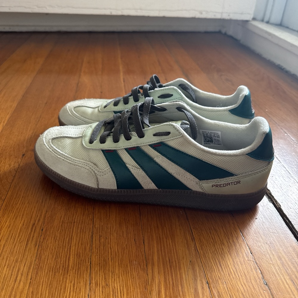 Adidas Predator Shoes in Teal and Light Gray